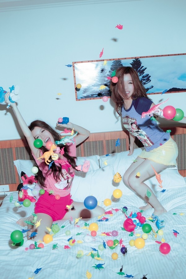 “白”氏雙胞胎女子BY2性感寫真 Miko、Yumi